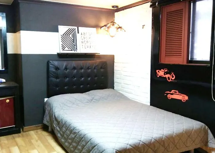 Oppa Sinchon-hongdae Hostal *