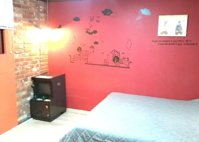 Oppa Sinchon-hongdae Hostal *