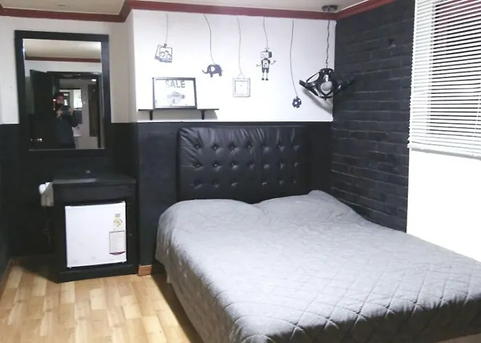Oppa Sinchon-hongdae Hostal