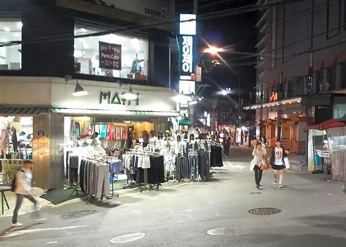 Oppa Sinchon-hongdae Hostal *